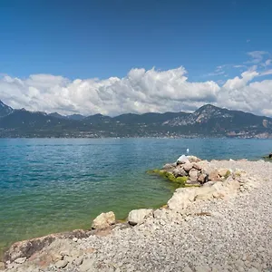 https://apartment-frader-otto-with-lake-view.hotelinveneto.com